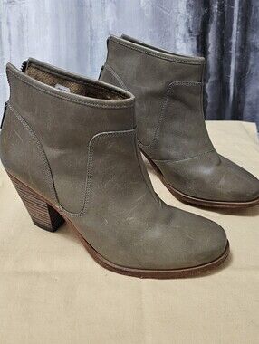 J Shoes Women's Olive Green Leather Ankle Booties with Stacked Heel - Size 6.5